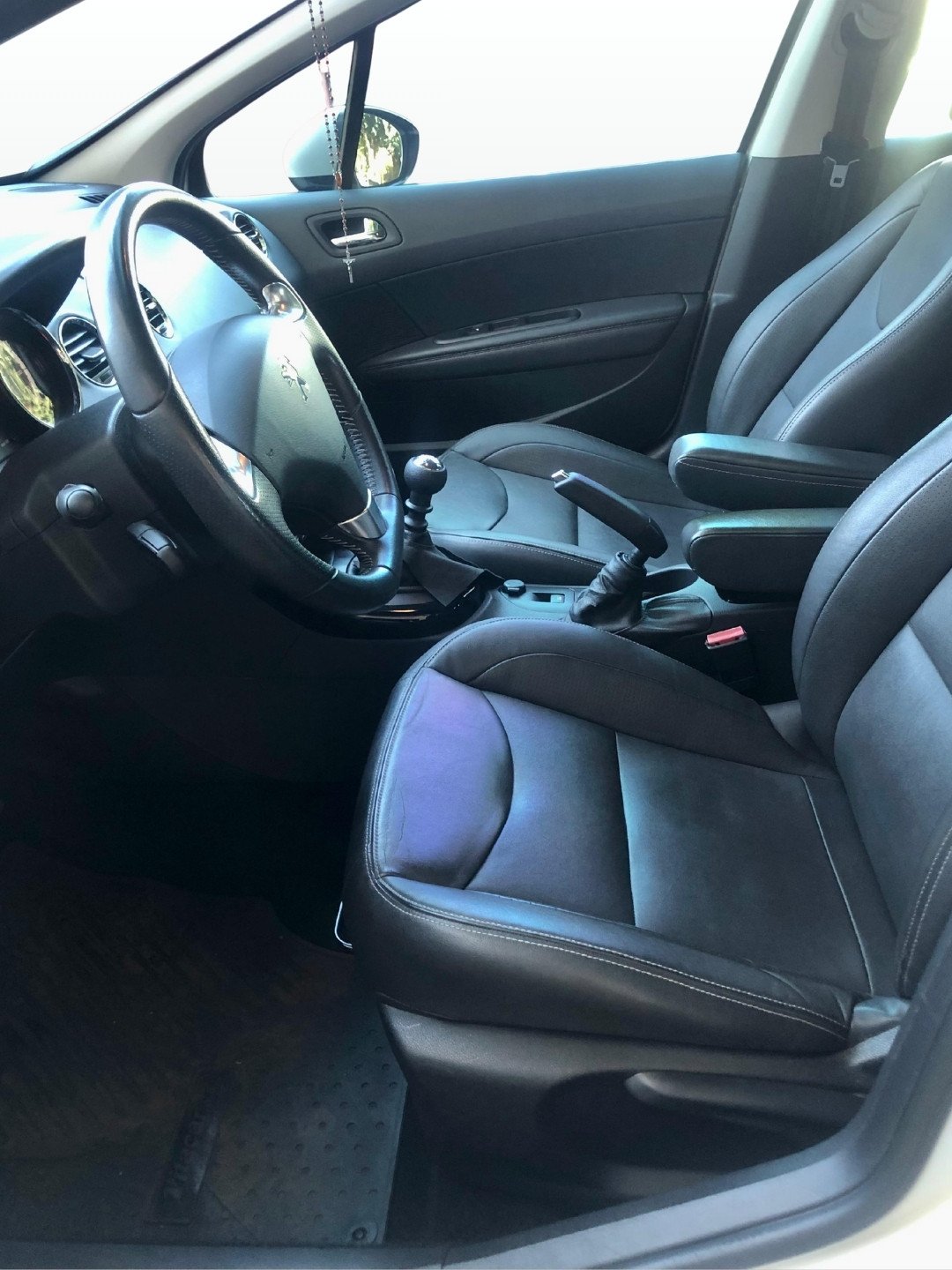 
								Peugeot 308 Feline HDI completo									