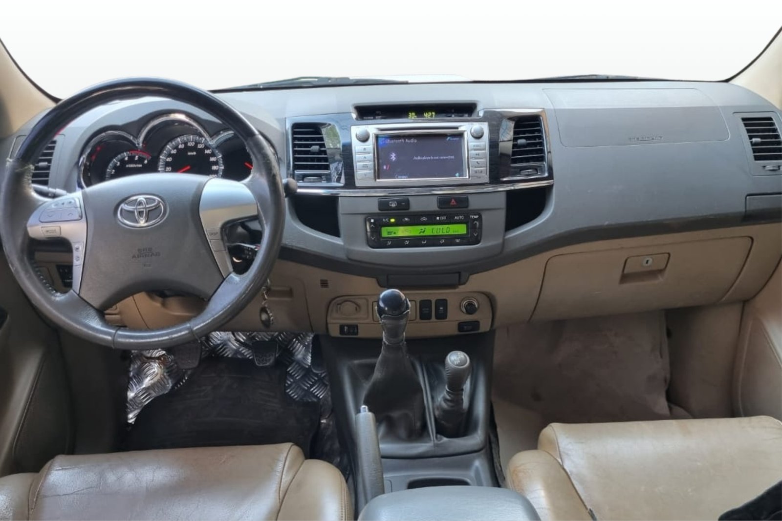 
								Toyota SW4 completo									