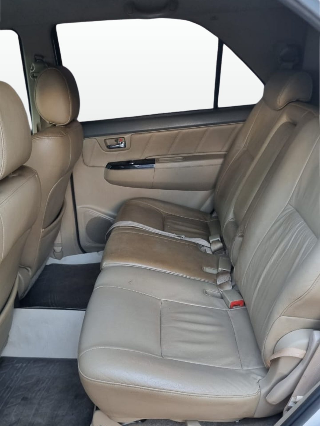 
								Toyota SW4 completo									
