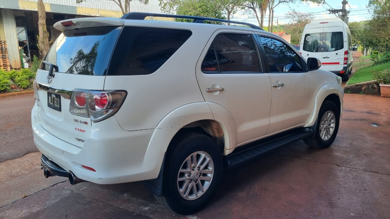
								Toyota SW4 completo									