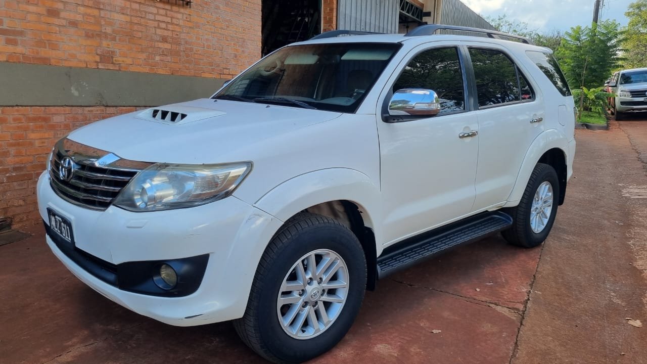 
								Toyota SW4 completo									