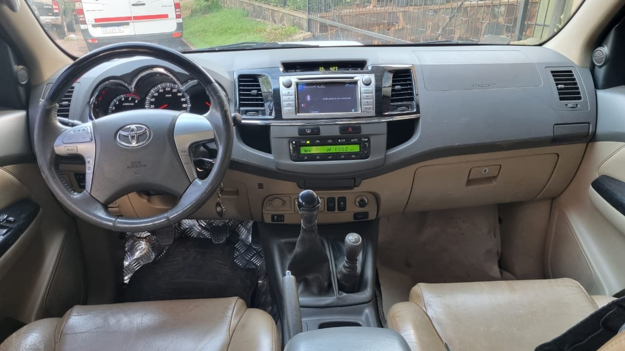 
								Toyota SW4 completo									