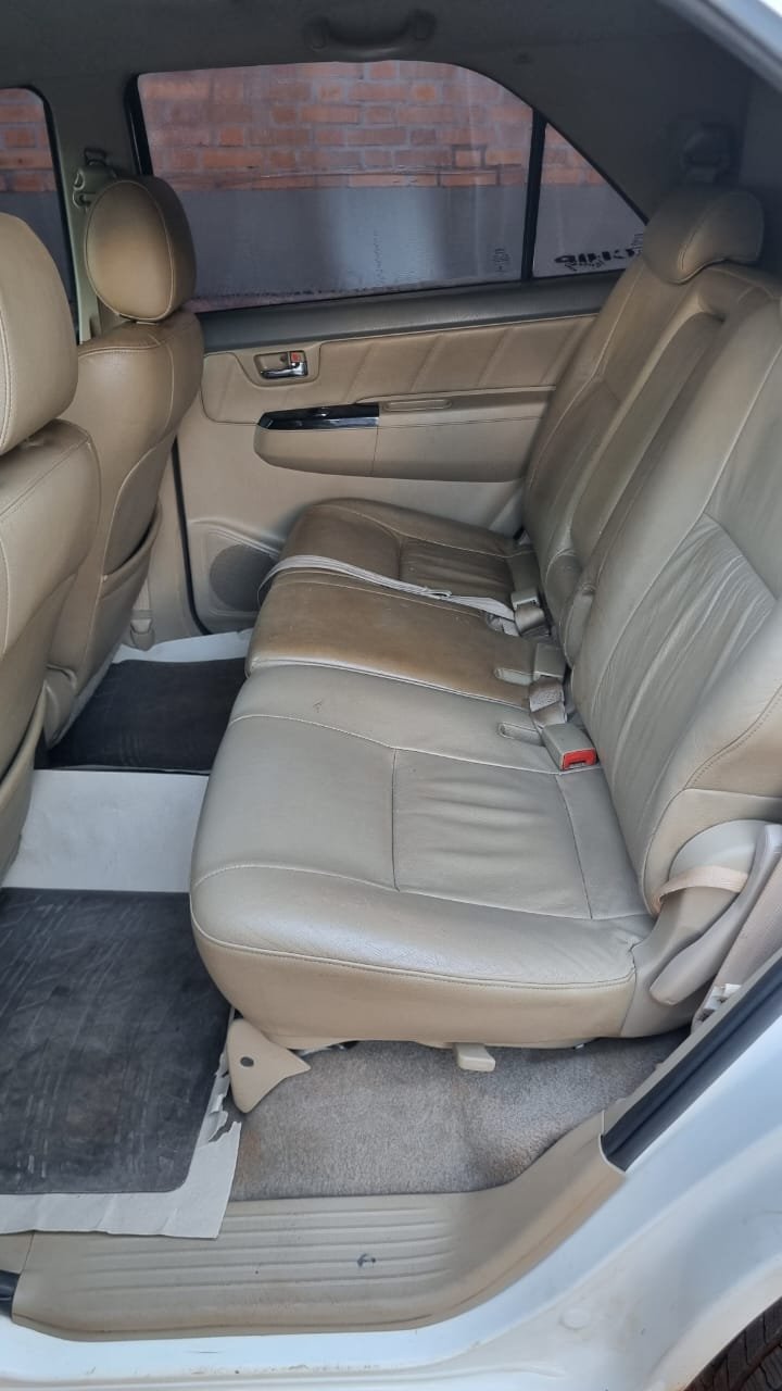 
								Toyota SW4 completo									