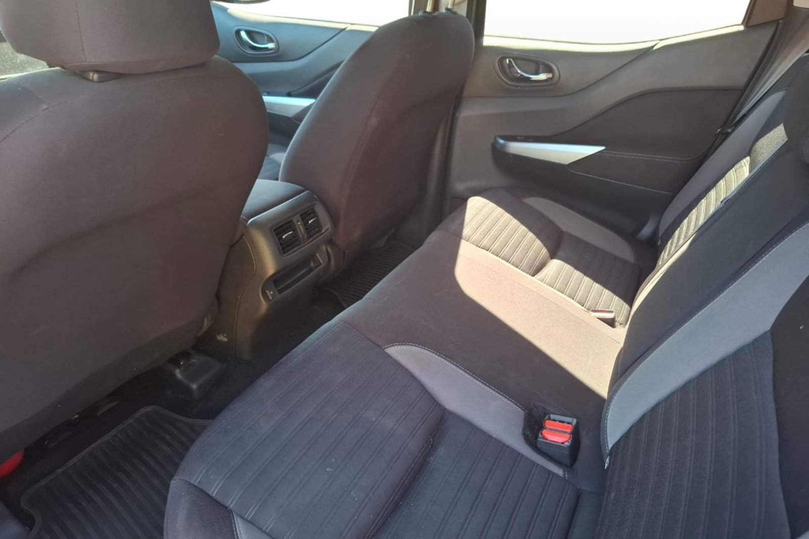 
								NISSAN FRONTIER XE MT completo									