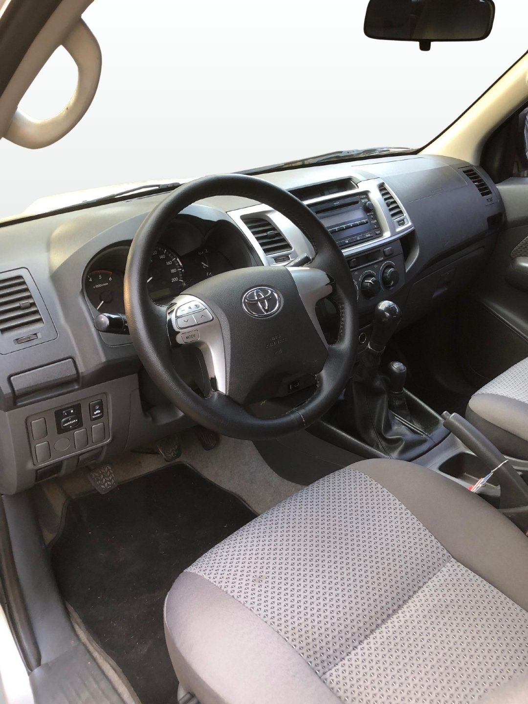 
								HILUX TDI SR 2012 completo									