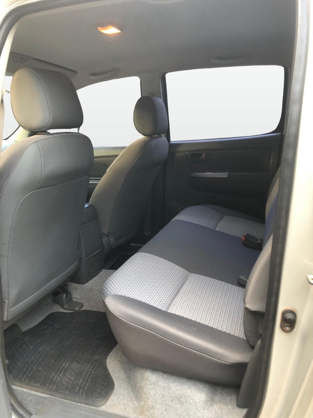 
								HILUX TDI SR 2012 completo									