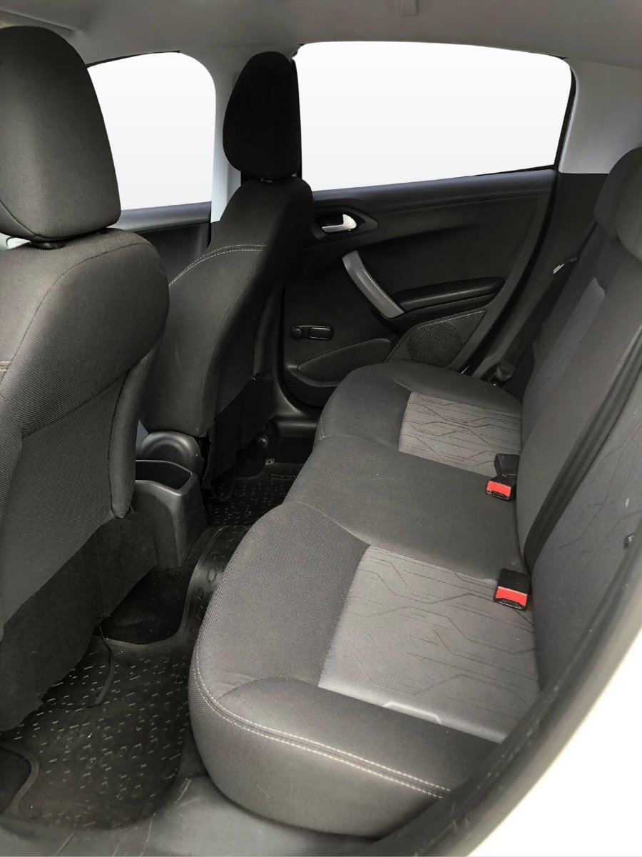 
								Peugeto 208 completo									