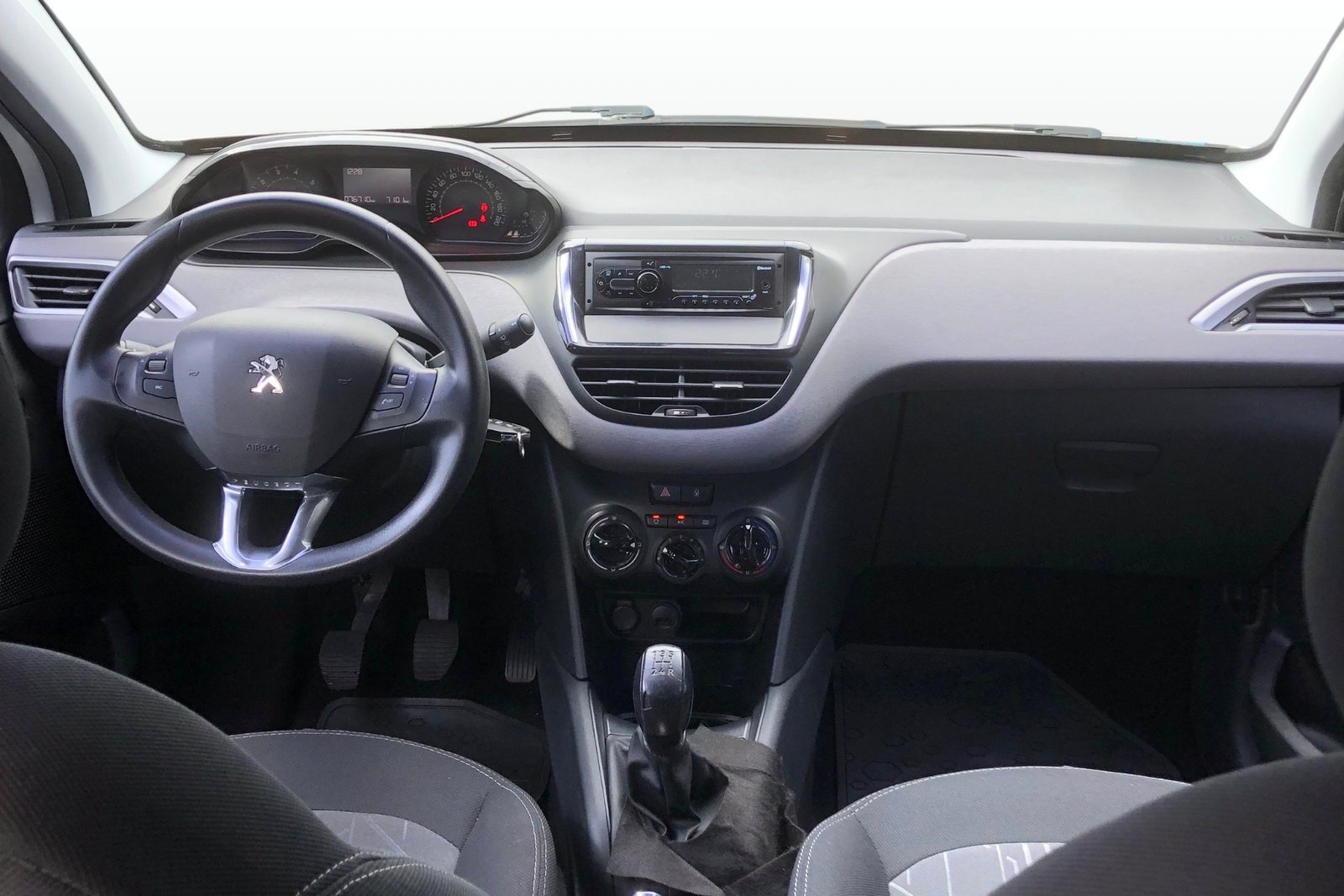 
								Peugeto 208 completo									