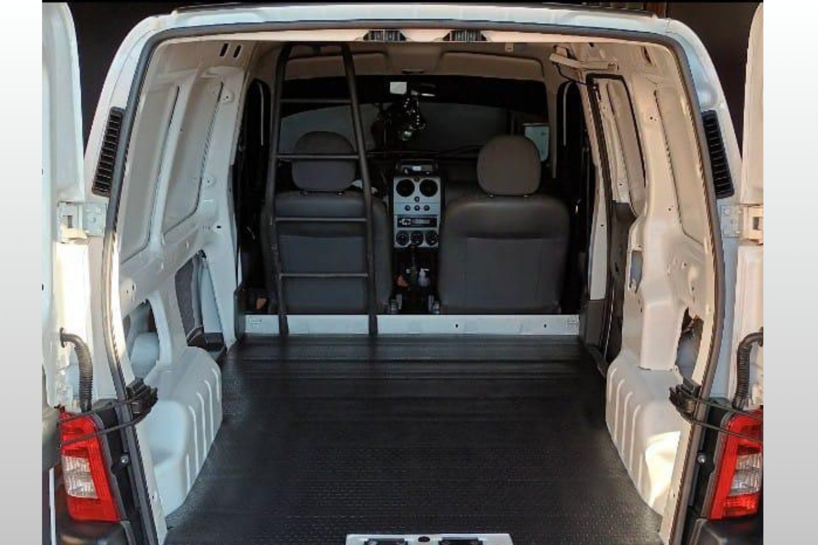 
								CITROEN BERLINGO BUSINESS completo									